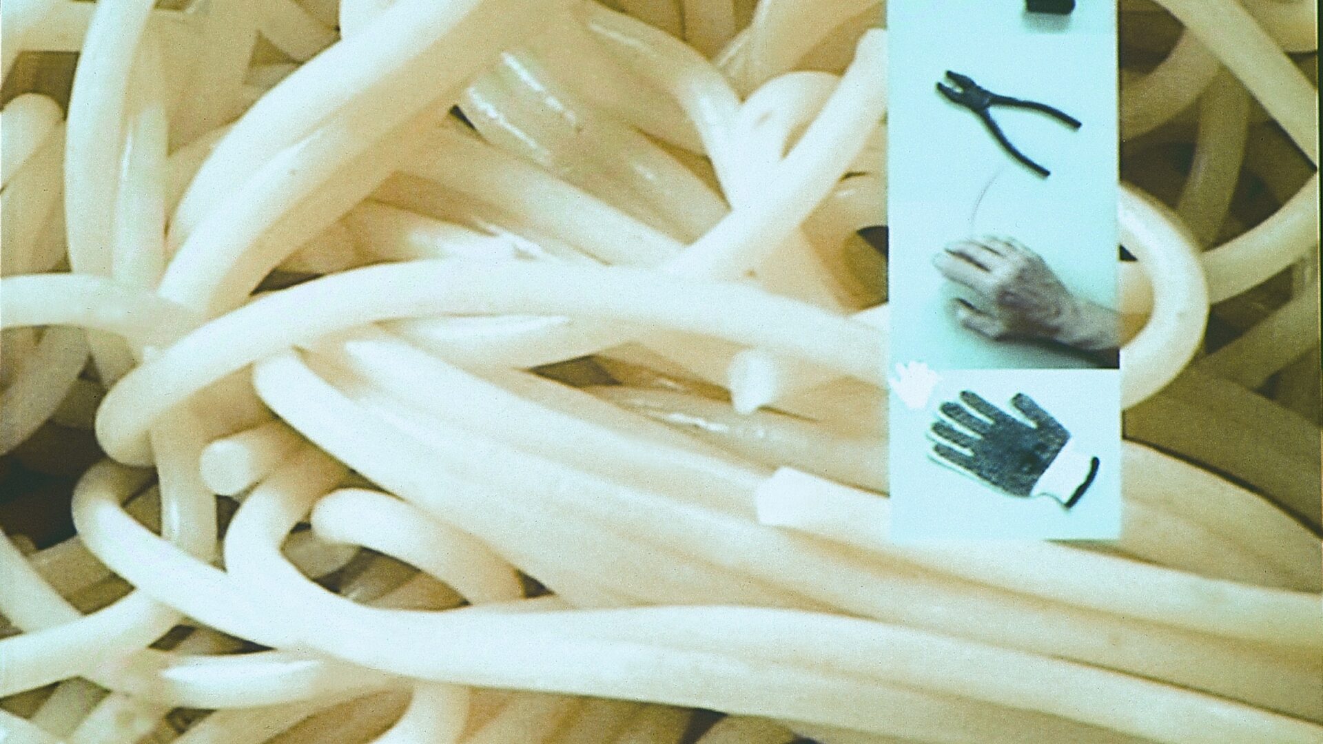Eric Lanz, Der Teig, 2000 Video-Stills Museum Morsbroich, Leverkusen