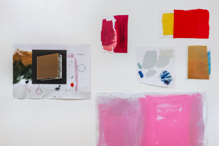Bild: Harald F. Müller, Farbsammlung, 2024, Installationsansicht Museum Morsbroich (Ausschnitt)