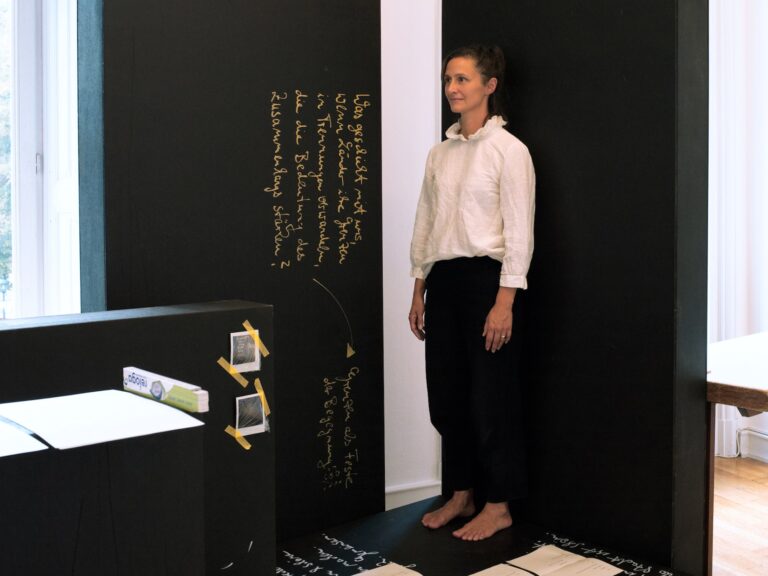 Tilo Schulz "your blinds don’t keep me from", 2022. 2. Zustand, mit Laetita Mazzotti Courtesy the artist.