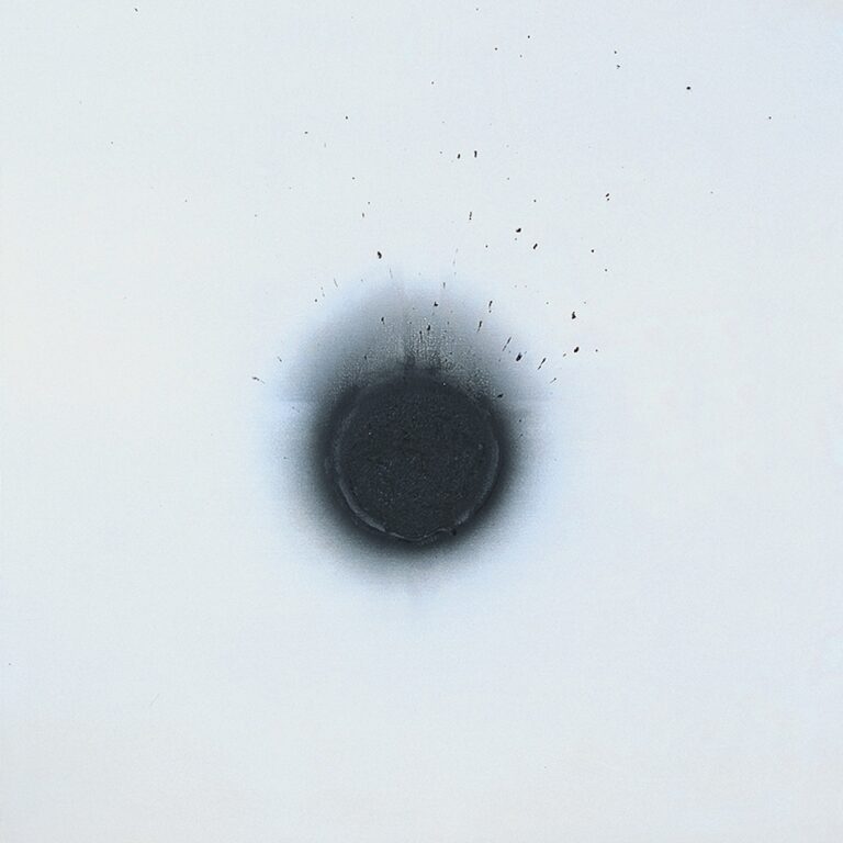 Otto Piene, La lune en rodage, 1961/1967, Öl, Rauch und Ruß auf Leinwand, Museum Morsbroich, Leverkusen