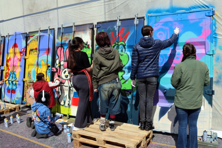 Graffiti Workshop der Young Art Award Teilnehmer:innen bei Niesen