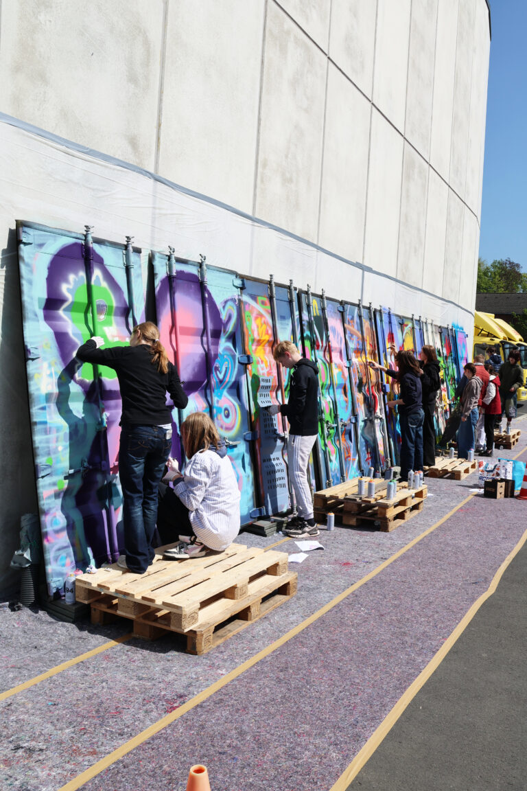Graffiti Workshop der Young Art Award Teilnehmer:innen bei Niesen