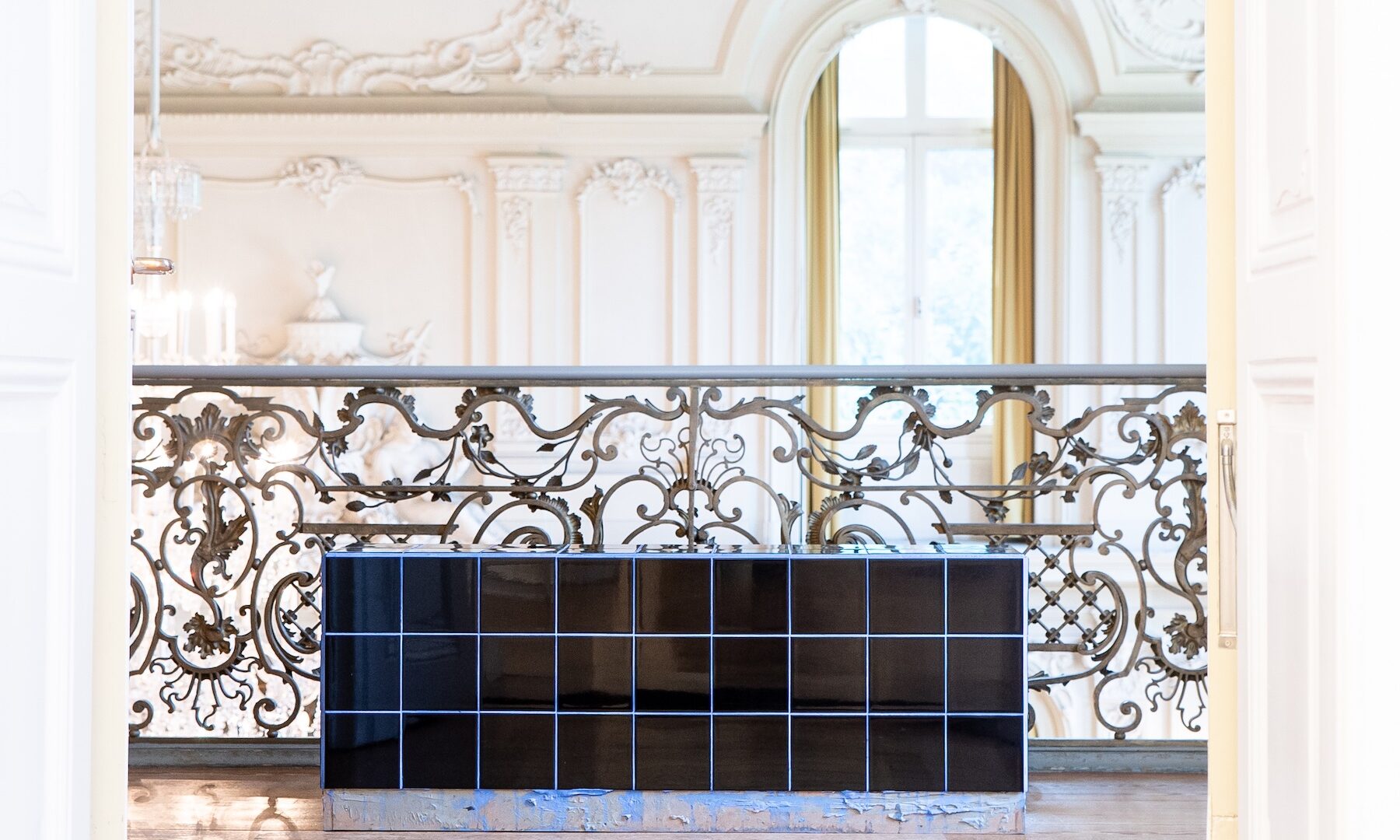 Calla Henkel und Max Pitegoff, Institutional Bench, 2014
