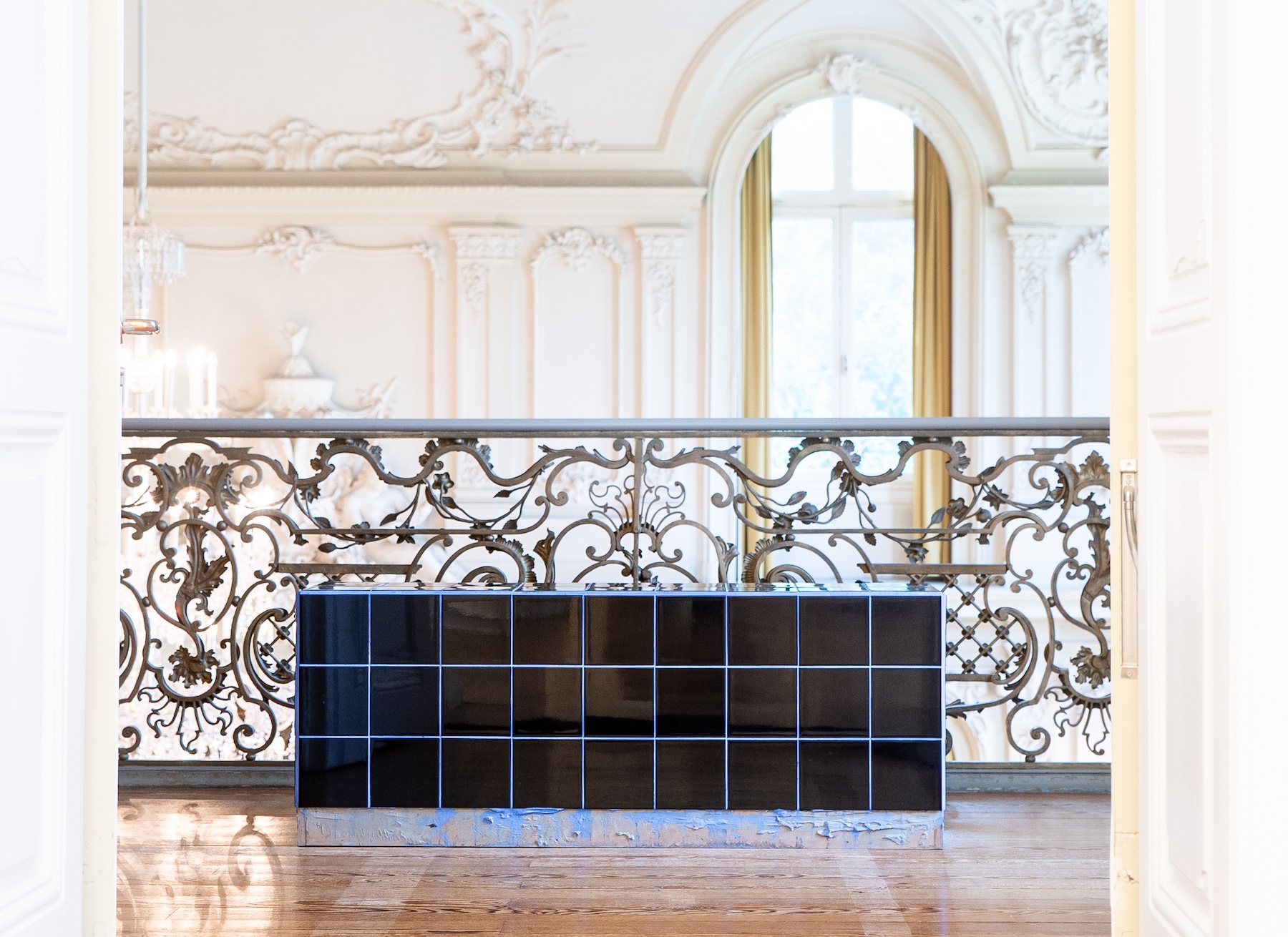 Calla Henkel und Max Pitegoff, Institutional Bench, 2014
